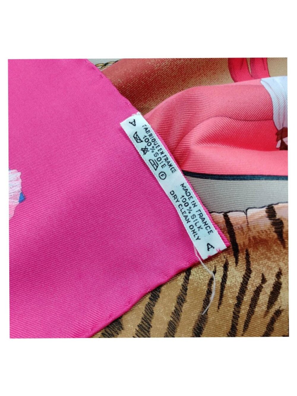 Authentic Hermès Chasses Exotiques Carré 90 Silk Scarf Pink Multicolor - Picture 10 of 10